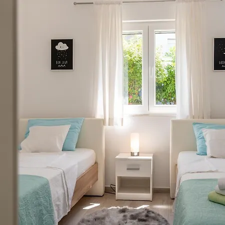 Apartment Ela *