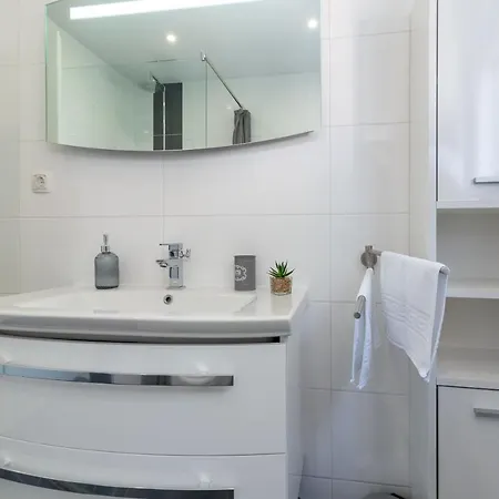 Ela Apartment *