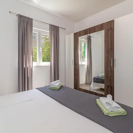 Apartment Ela