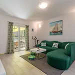 Ela Apartamento *